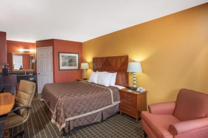 Travelodge by Wyndham Commerce GA Near Tanger Outlets Mall - image 3