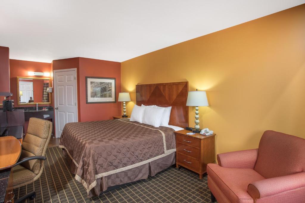 Travelodge by Wyndham Commerce GA Near Tanger Outlets Mall - image 3