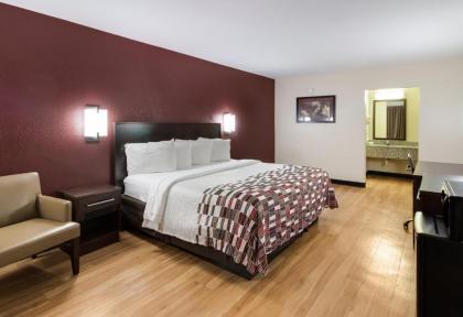 Red Roof Inn & Suites Commerce - Athens - image 3