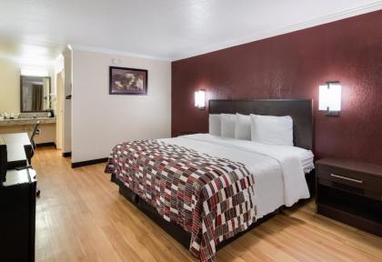 Red Roof Inn & Suites Commerce - Athens - image 6