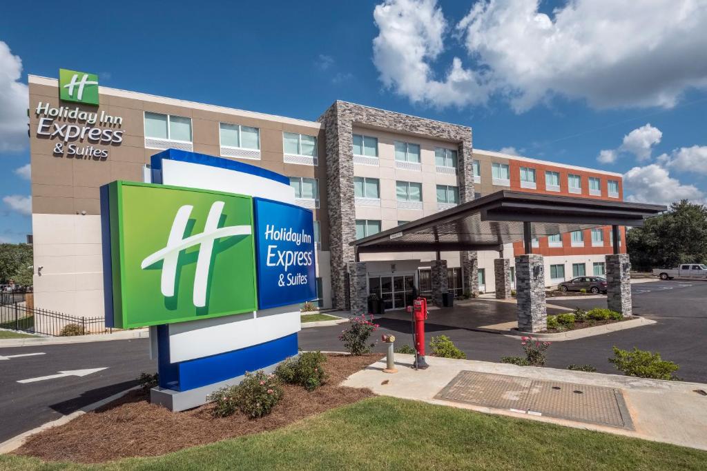 Holiday Inn Express & Suites - Commerce an IHG Hotel - main image