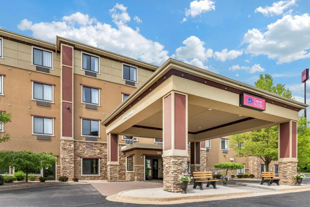 Comfort Suites Grand Rapids North - image 6