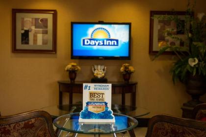 Days Inn by Wyndham Concord - image 4