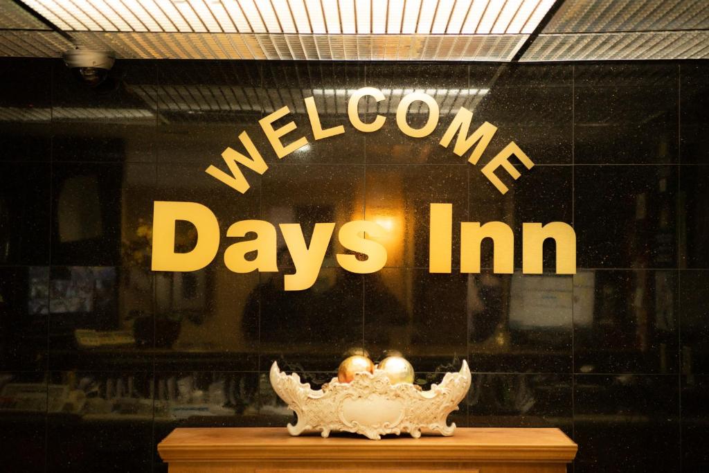 Days Inn by Wyndham Concord - image 6