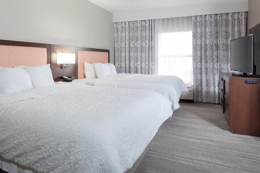 Hampton Inn & Suites Concord-Charlotte - image 3