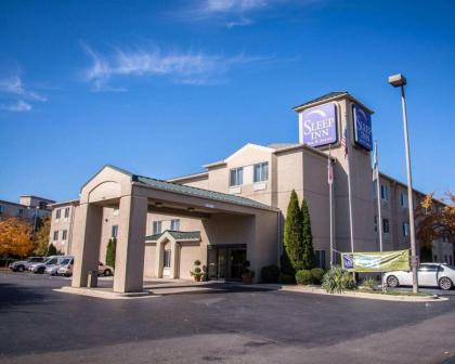 Sleep Inn & Suites at Concord Mills - image 4