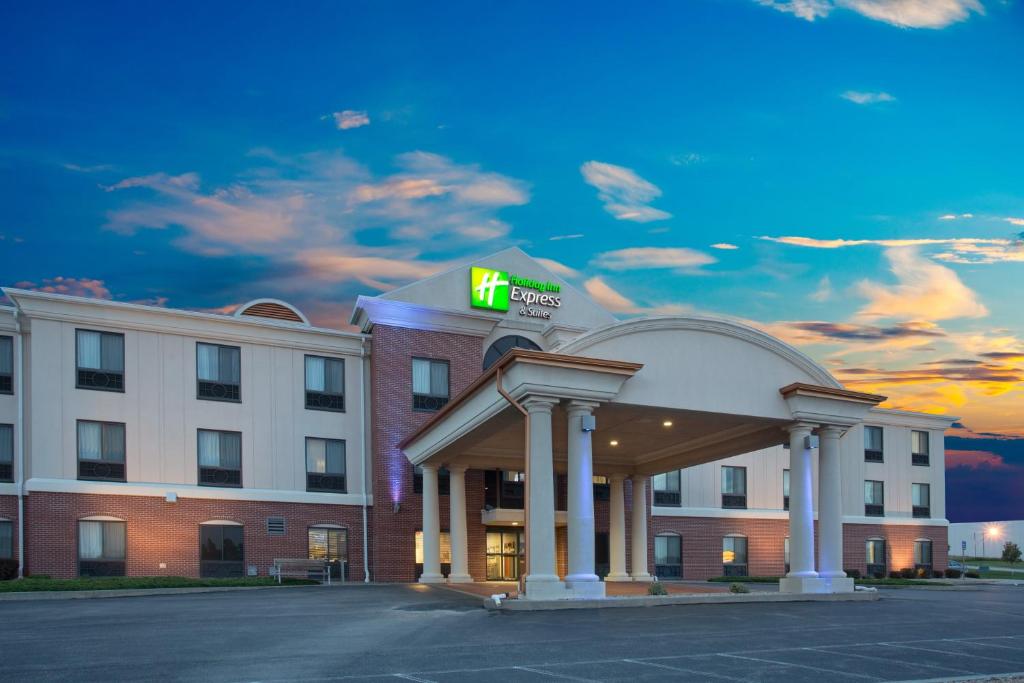 Holiday Inn Express Hotel & Suites Concordia US 81 an IHG Hotel - main image