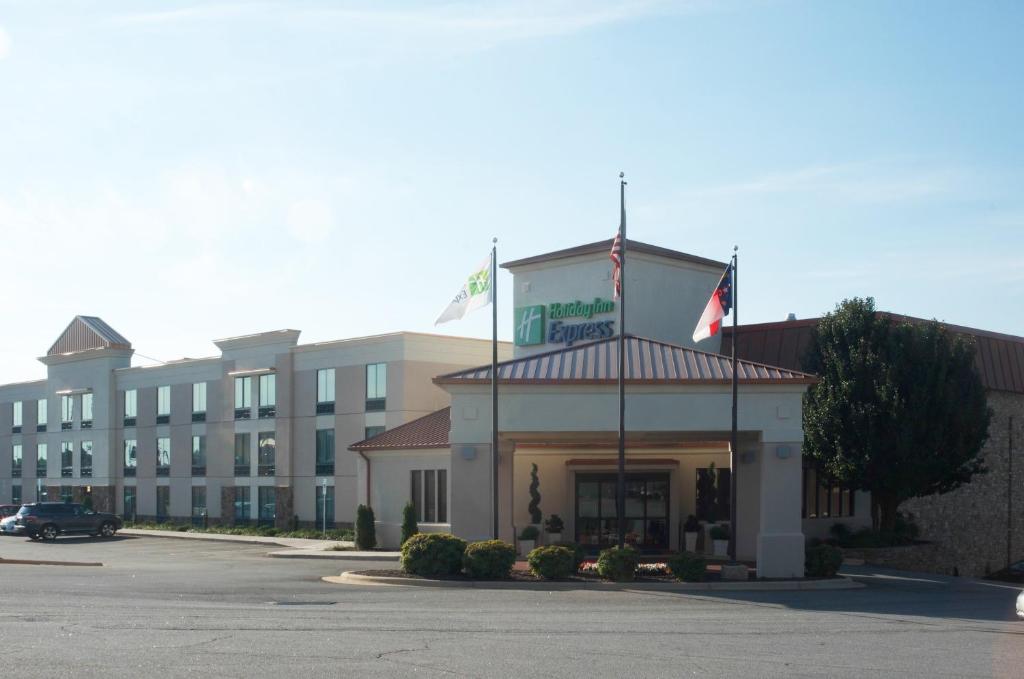 Holiday Inn Express Hickory - Hickory Mart an IHG Hotel - main image