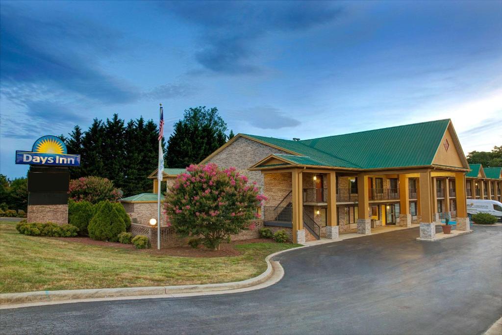 Days Inn by Wyndham Conover-Hickory - main image