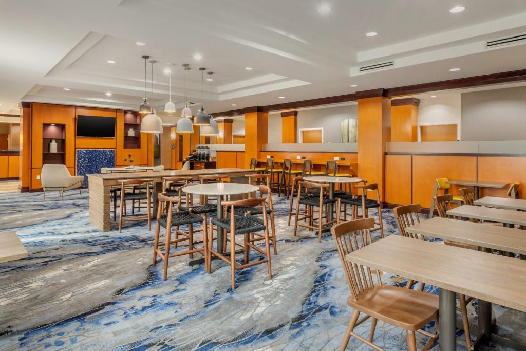 Fairfield Inn & Suites by Marriott Houston Conroe - image 5