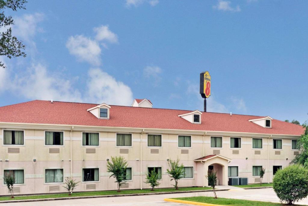 Super 8 by Wyndham Conroe - main image