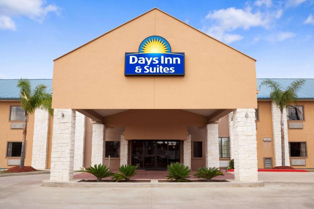 Days Inn & Suites by Wyndham Conroe North - main image