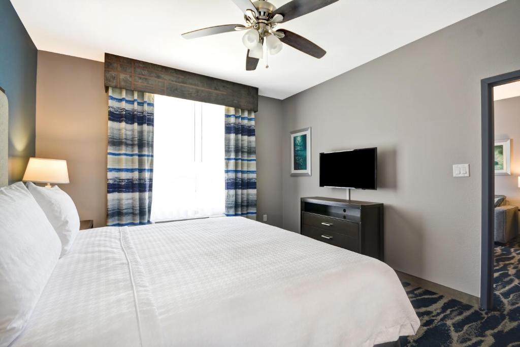 Homewood Suites by Hilton Conroe - image 7