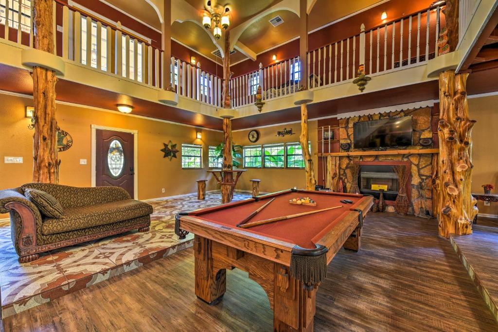 Spacious Conroe Home with Foosball and Pool Table! - main image