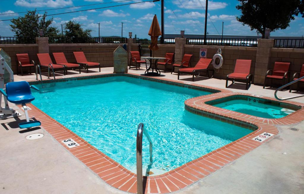 Best Western Plus San Antonio East Inn & Suites - image 4