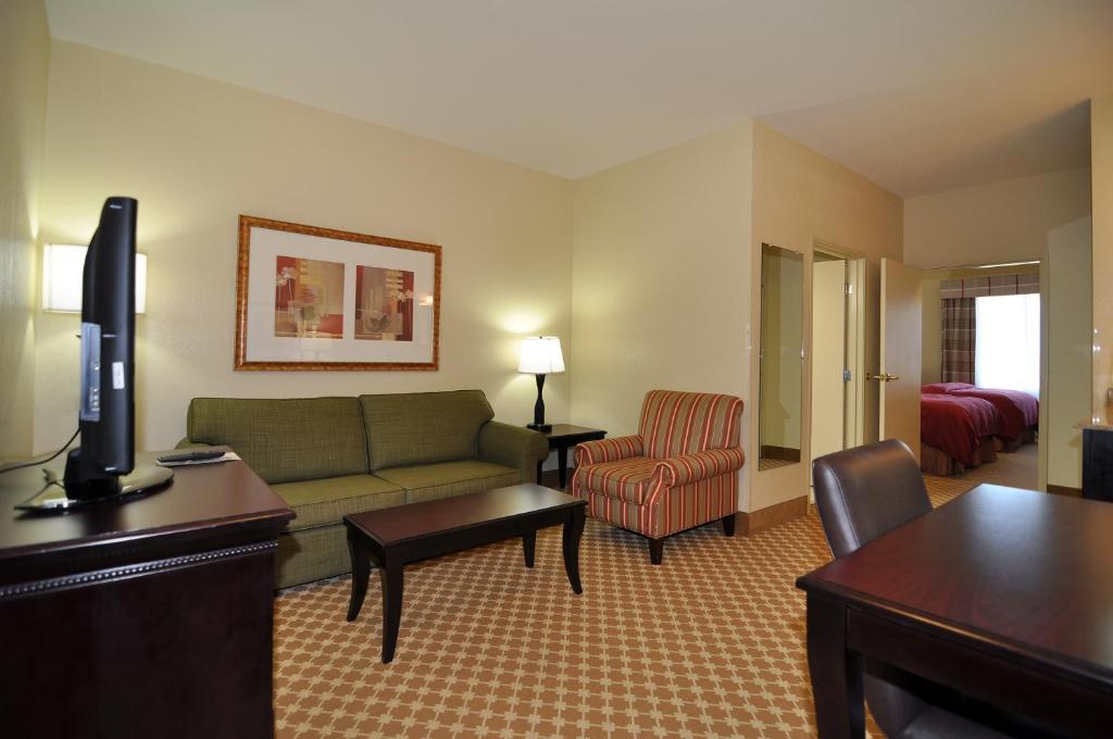 Country Inn & Suites by Radisson Conway AR - image 2