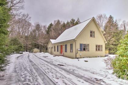 Private Northampton Area Home on 8 Lush Acres - image 10