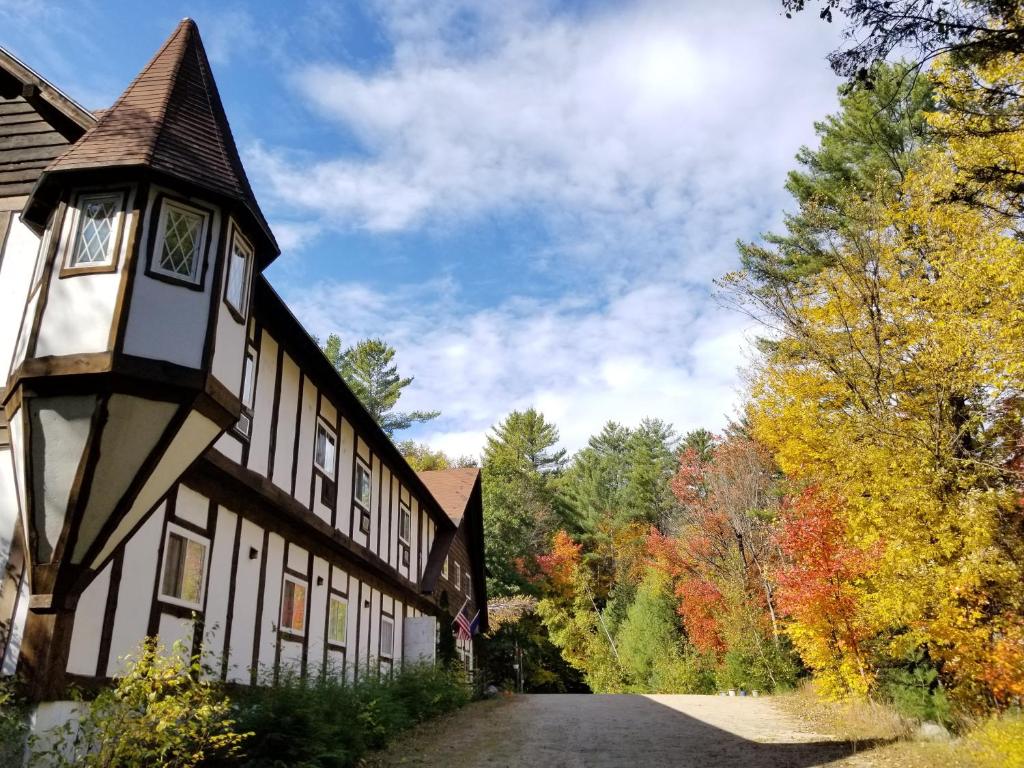 Kancamagus Swift River Inn - image 4