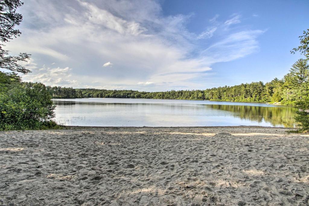 Deluxe North Conway Home with Game Room and Fire Pit! - image 4