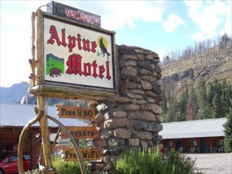 Alpine Motel of Cooke City - image 3