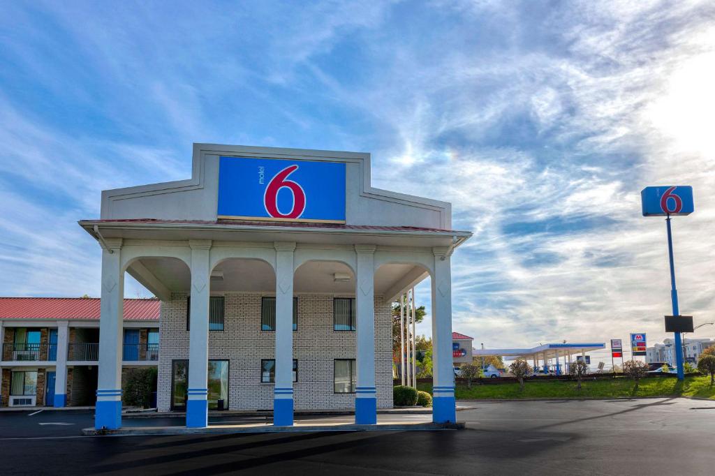 Motel 6-Cookeville TN - main image