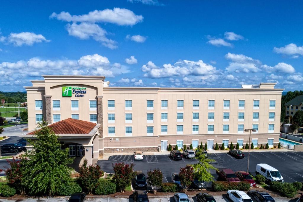 Holiday Inn Express & Suites Cookeville an IHG Hotel - main image