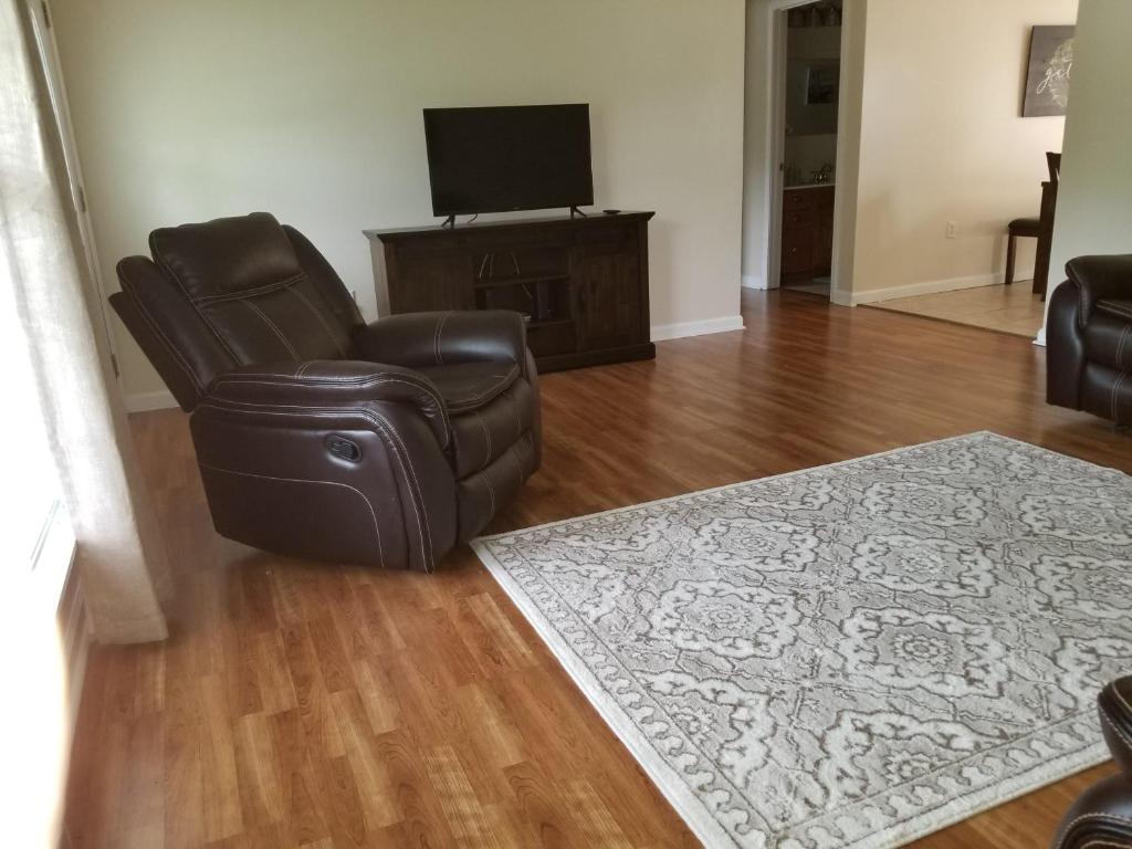 Spacious 3BR 2BA 11 mins away from Cummins Falls State Park!!! - image 3