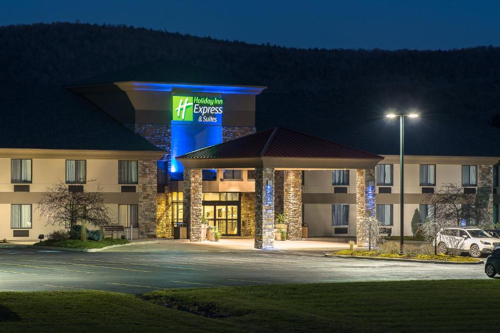 Holiday Inn Express & Suites Cooperstown an IHG Hotel - image 2