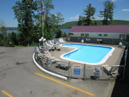 Lake 'N Pines Motel - image 8