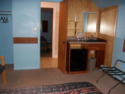 Mohican Motel - image 13