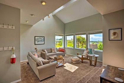 Chic Coos Bay Home with Pacific Ocean Views! - image 5