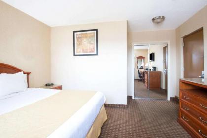 Days Inn by Wyndham Long Island/Copiague - image 3