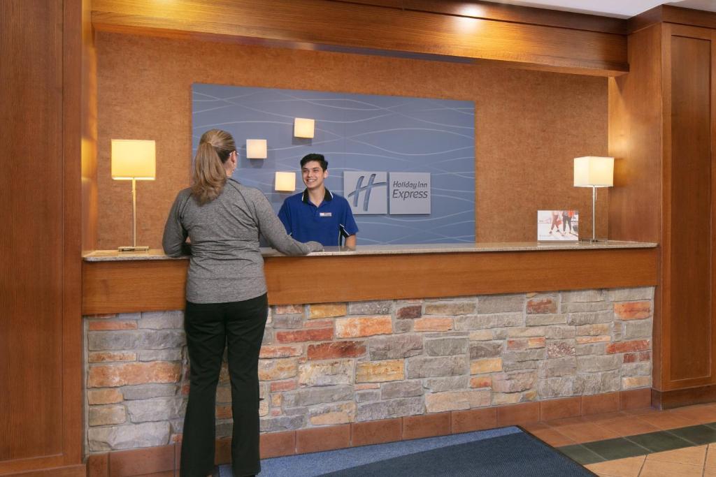 Holiday Inn Express Hotel & Suites Coralville an IHG Hotel - image 3