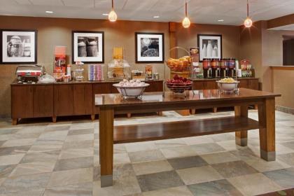 Hampton Inn Iowa City/Coralville - image 6