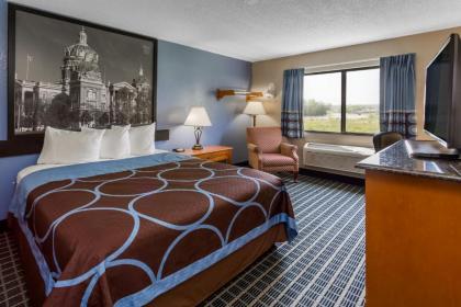 Super 8 by Wyndham Iowa City/Coralville - image 9