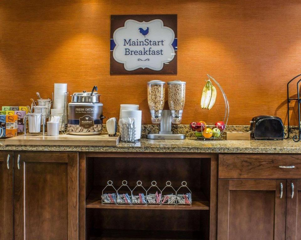 MainStay Suites Coralville - Iowa City - image 7