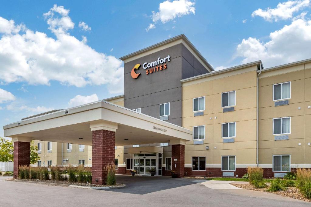 Comfort Suites Coralville I-80 - main image