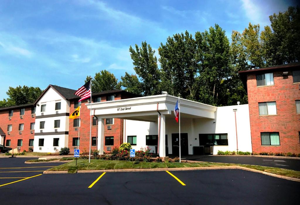 Heartland Inn Coralville - main image