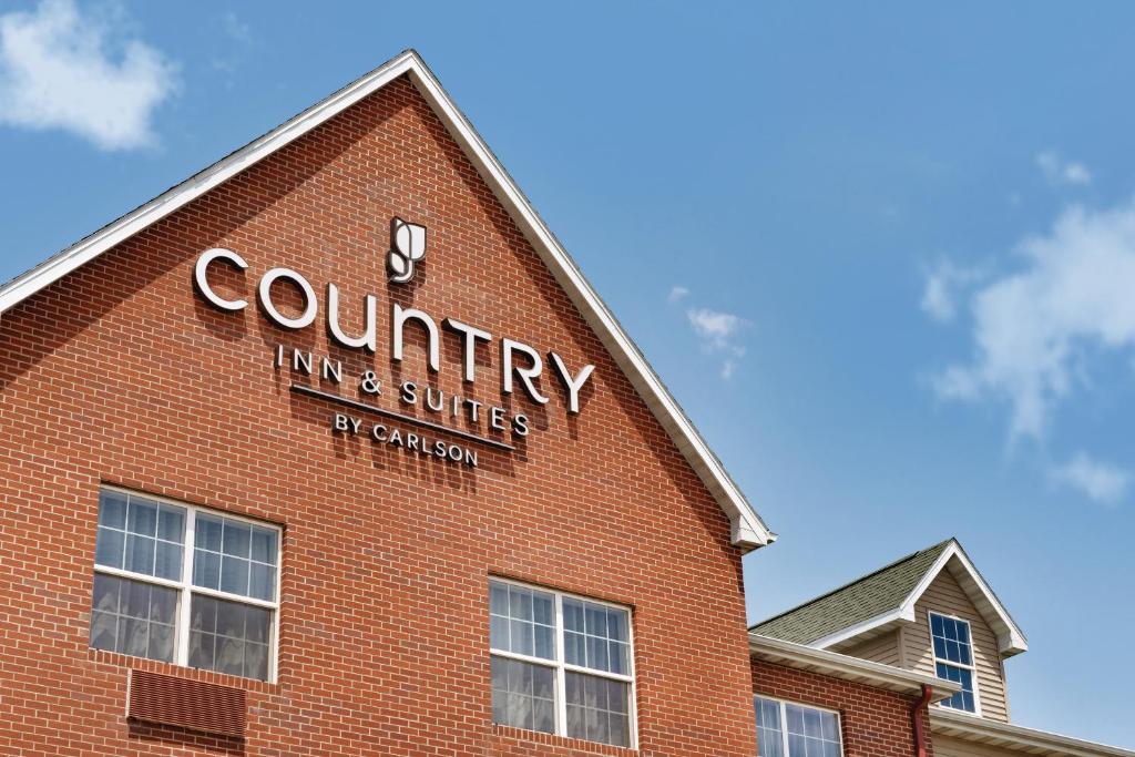 Country Inn & Suites by Radisson Coralville IA - image 2