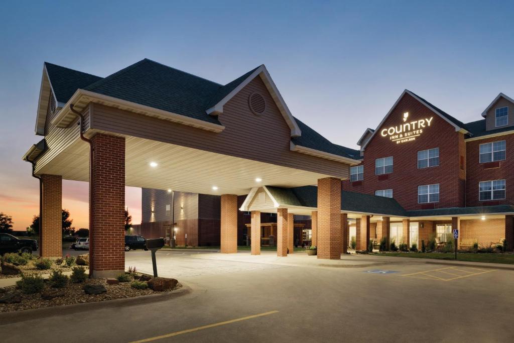 Country Inn & Suites by Radisson Coralville IA - image 3