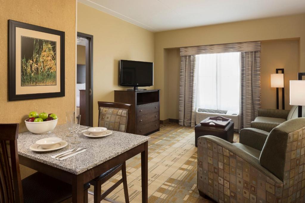 Homewood Suites by Hilton Coralville - Iowa River Landing - image 3