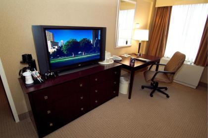 DoubleTree by Hilton Pittsburgh Airport - image 10