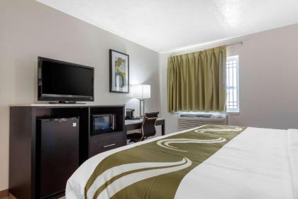 Quality Inn - image 11