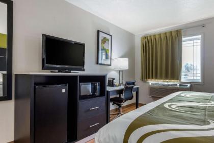 Quality Inn - image 18