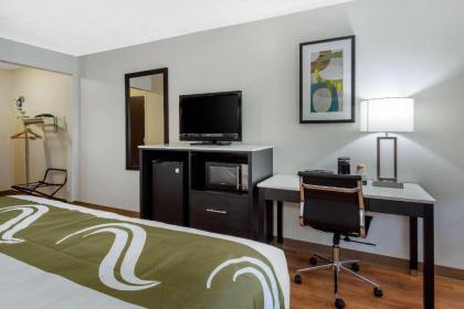 Quality Inn - image 9