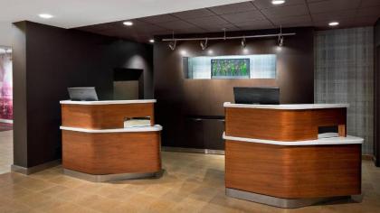 Courtyard by Marriott Pittsburgh Airport - image 2