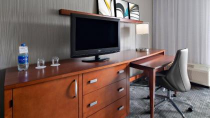 Courtyard by Marriott Pittsburgh Airport - image 3