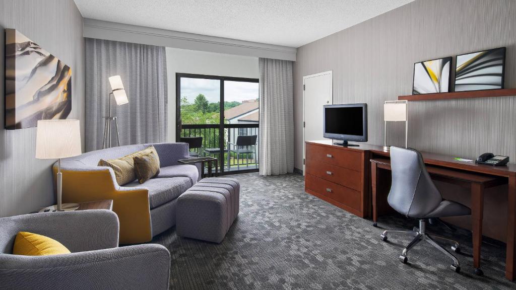 Courtyard by Marriott Pittsburgh Airport - image 4