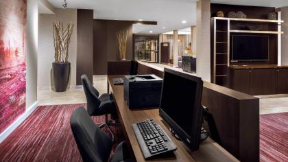 Courtyard by Marriott Pittsburgh Airport - image 8