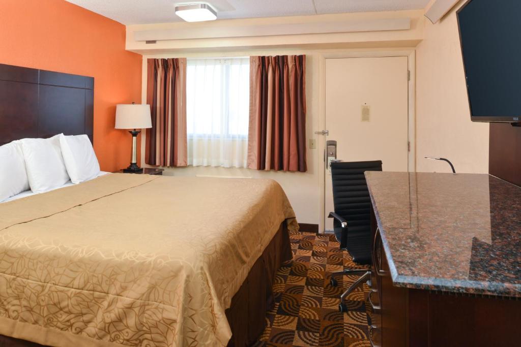 Americas Best Value Inn-Pittsburgh Airport - image 7